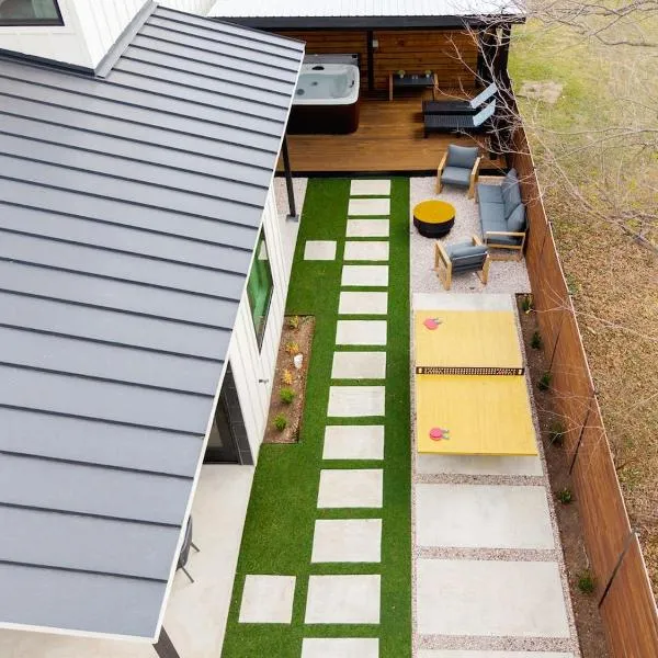 Austin Ember House with Hot Tub & Pit, hotel u gradu Ostin