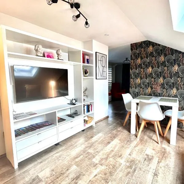 Viesnīca Gemütliche Dachgeschosswohnung zur Alleinnutzung mit kl Küche & Bad pilsētā Baireita