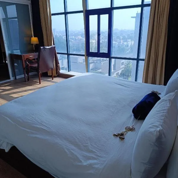 Taj Luxury Residences near Allama Iqbal International Airport Lahore, hótel í Lahore