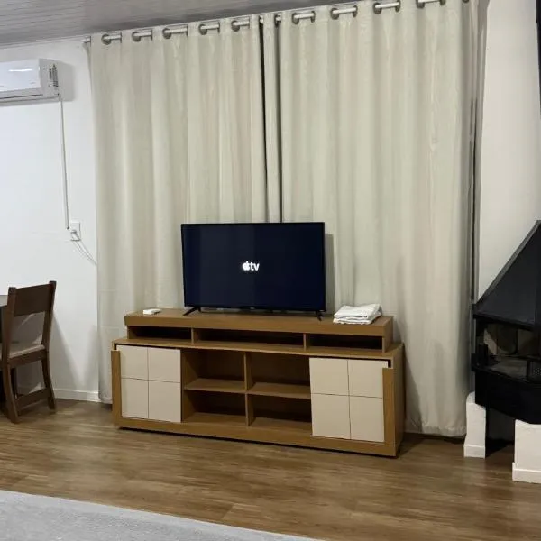 Flat aconchegante a 500m do centro de Chapecó, hotell i Chapecó