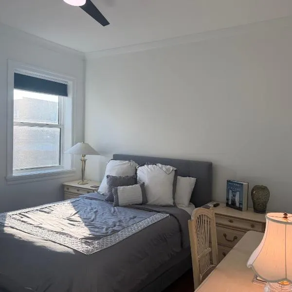 The Lyons' Den, hotel di Chicago