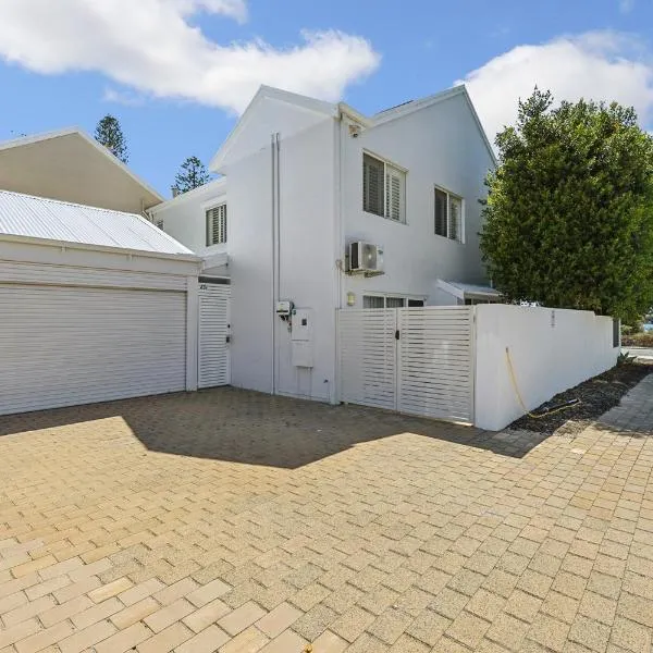 पर्थ में, होटल 23A The Espy