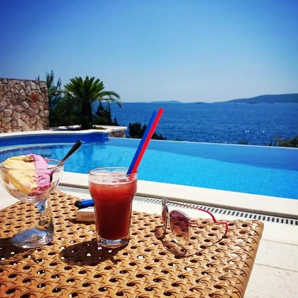 Villa Vesna Private Beach, hotel v destinaci Okrug Donji