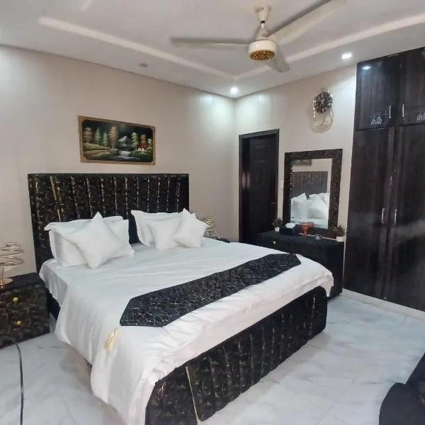Vision Rooms & Suites, hotel u gradu Lahore