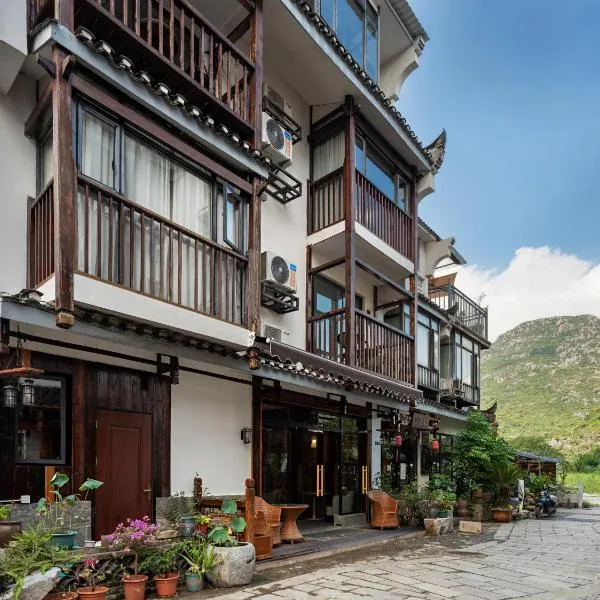 Castle peak yard Inn Free railway st ation pick-up by 2 nights, Hotel in Guilin
