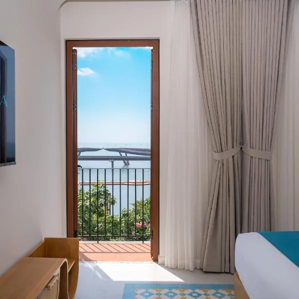 Noska Hotel Sunset Town Sea View & Fireworks, hotel in Phu Quoc