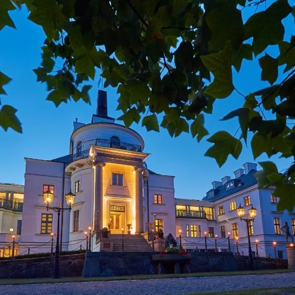 Schlosshotel Burg Schlitz, hotel en Hohen Demzin