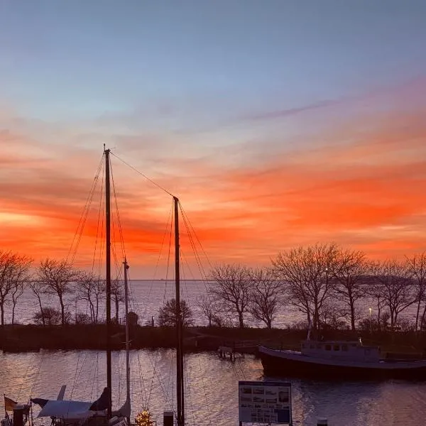 Hafenloge Orth mit Balkon und Traumblick auf Fehmarn, ξενοδοχείο σε Fehmarn