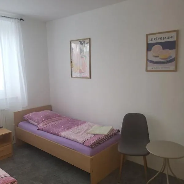 Komárov Apartment 3, hotel in Komárov