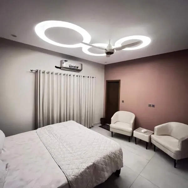 Livora stays Cozy Luxury 1BHK、ムルターンのホテル