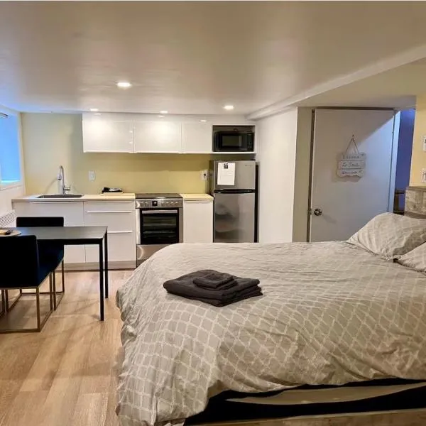 Studio moderne et tranquille, hotel en Montreal