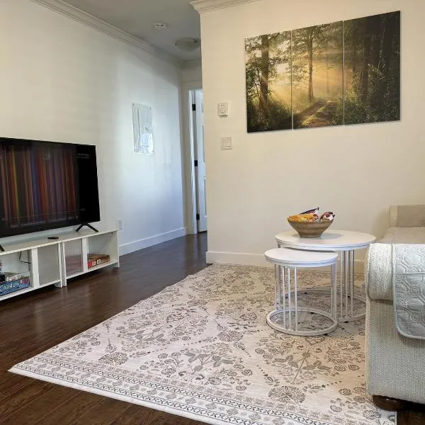 Private 1BR, AC, Strong Wi-Fi, Netflix and Amazon Prime、ビクトリアのホテル