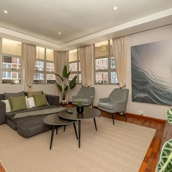 Large Corner Suite 1BR Near Bree St & CTICC โรงแรมในเคปทาวน์