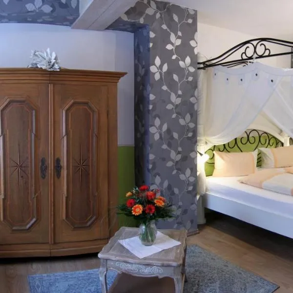 Kreuzerhof Hotel Garni โรงแรมในโรเทนบวร์ก อ็อบ แดร์เทาเบอร์
