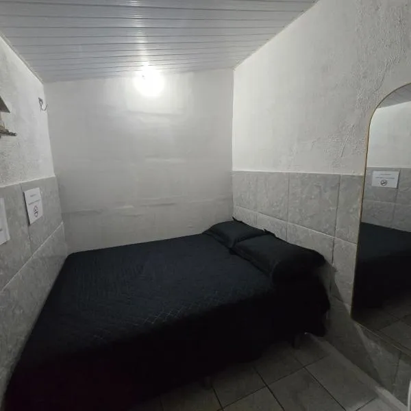 Quarto individual ou casal próximo a rodoviária e aeroporto, hotell i São Luís