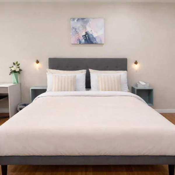 Vita House - Rogers Stadium and Yorkdale Mall Toronto - quiet and cozy bedrooms, hotel di Toronto