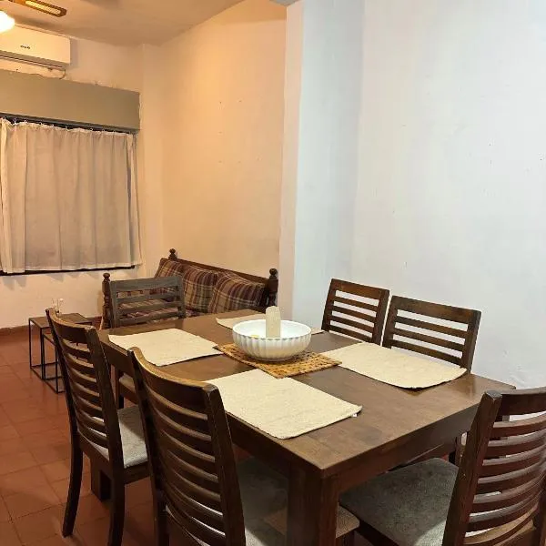 Apapacho Urbano Casa cómoda Ideal familias y grupos, hotelli kohteessa Paysandú