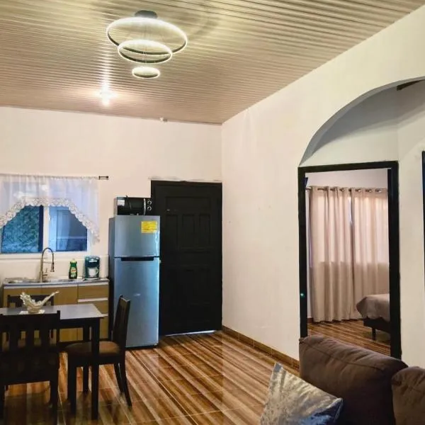 Joy & peace house – hotel w mieście Tela