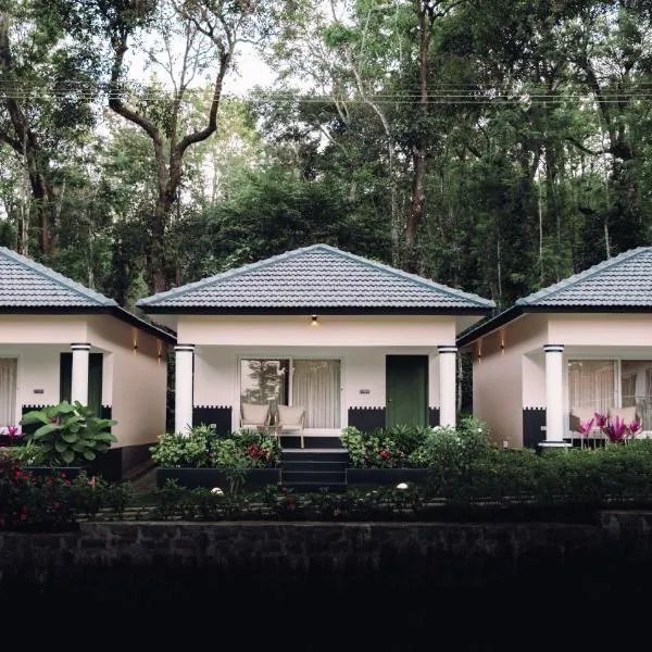 Tusker Trail by LuxUnlock, хотел в Suntikoppa