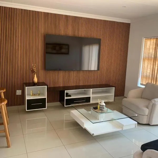 The Pebbles-UB, Hotel in Mahikeng