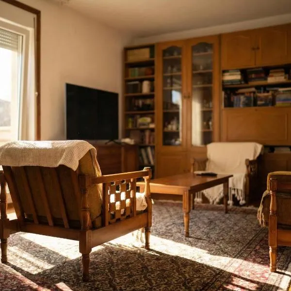 Golden Bay Apartment, hotel em Kotor