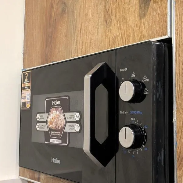 Legacy Stays 1 BHK in Bahria Town, hotel v destinácii Láhaur