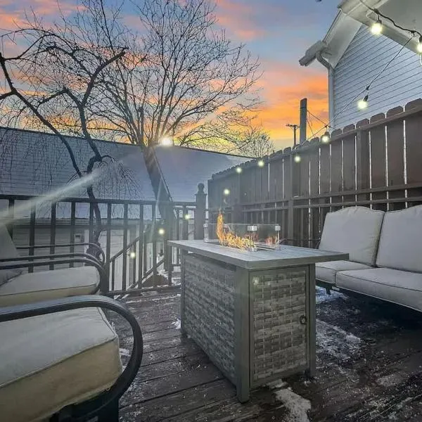 Fun 3 BR Home in Ohio City Game Room Sleeps 11, hotel u gradu Klivlend