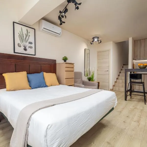 Beachfront Design LUX Studio Apartment, khách sạn ở Estepona