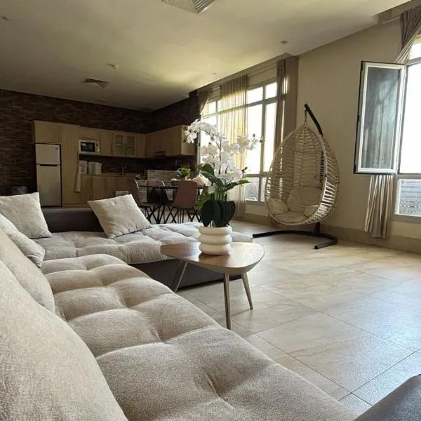 Luxury A2 Chalet COMO, hotel di Al Khiran