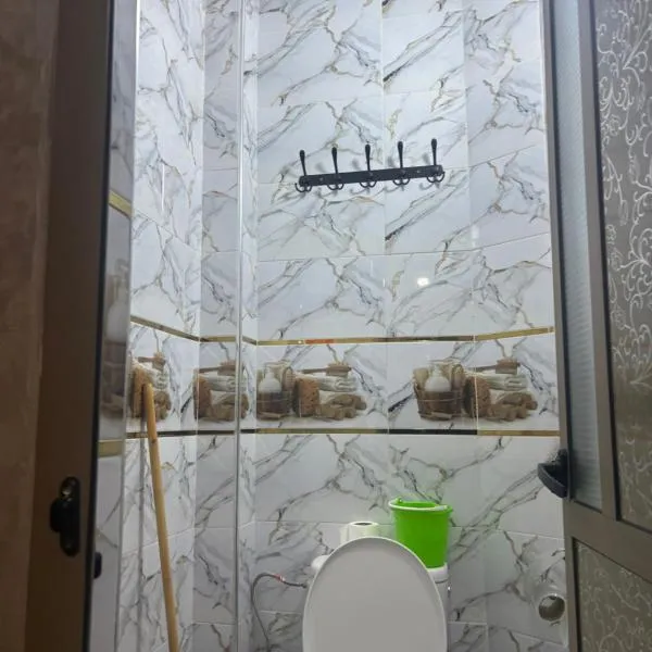 Airport house break、Ikhorbaneのホテル