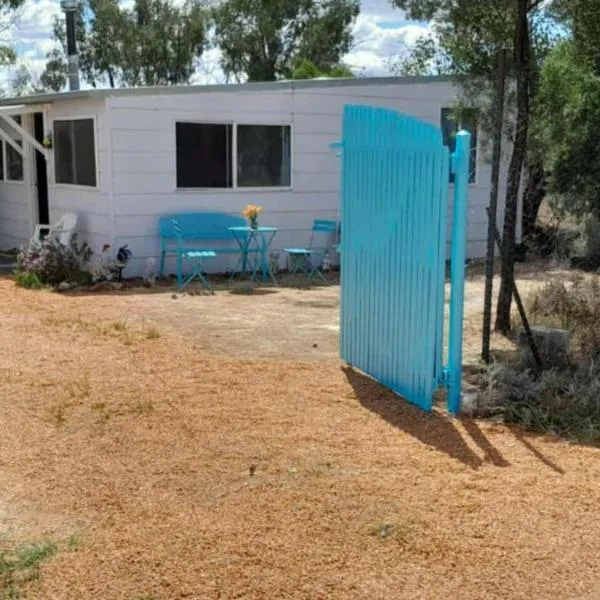 Blue Flower Cottage, Hotel in Lightning Ridge