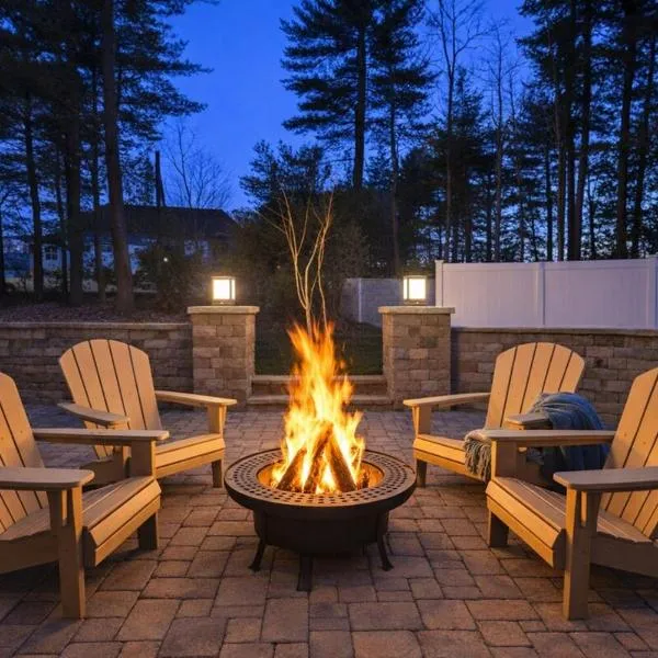 Luxury Villa- Hot Tub-King Bed Suite-Fenced Yard-Game Room-Fire Pit-Ski，東史特拉斯堡的飯店