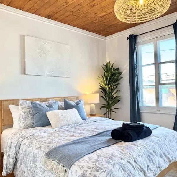 Historic Charm & Modern Comfort Sleeps 8, hotel em Quebeque