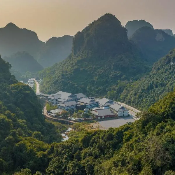 Hilton Quang Hanh Onsen Resort, khách sạn ở Cẩm Phả
