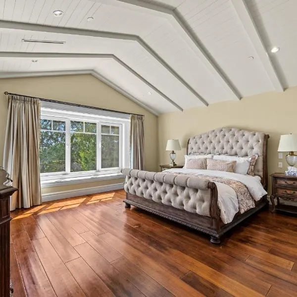 Spacious Cozy House in Vancouver West, hotel en Vancouver