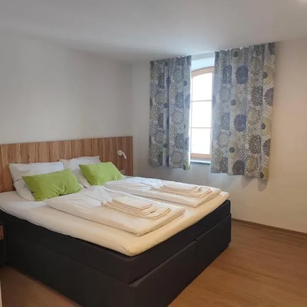 Gasthof zur Post, khách sạn ở Lalling