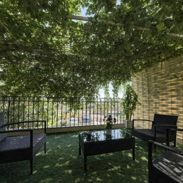 الوسام شقة كبيرة 4 غرف نوم وصالة وشرفة -بلكونة- Large apartment with 4 bedrooms, a living room and a balcony, отель в городе Эт-Таиф