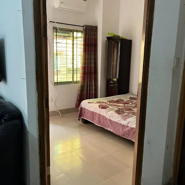 Lovely two bed apartment close to Dhaka Airport, hotel en Dhaka