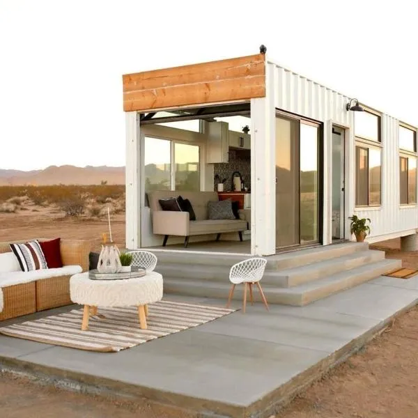Joshua Tree Tiny Home - Remote & Modern Container Home on 5 Acres,位于约书亚树的酒店