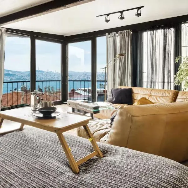 Panoramic Sea View Loft with Terrace BBQ, hotel di Istanbul