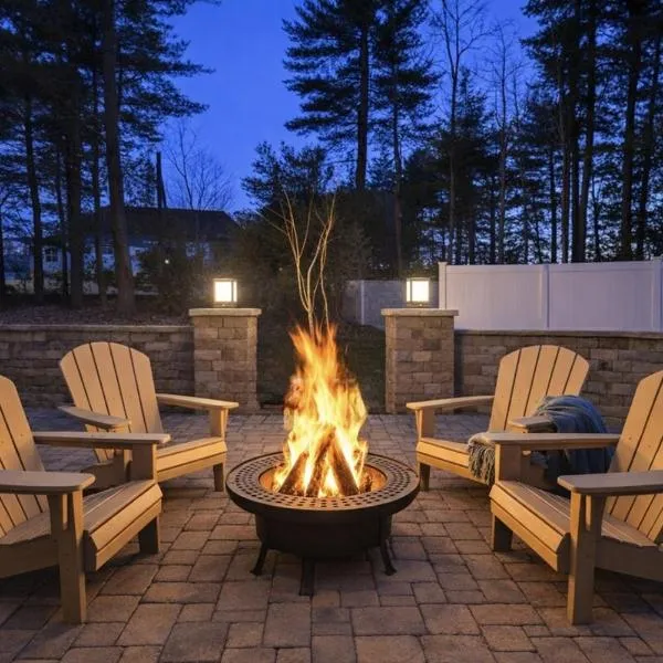 Viesnīca Luxury Villa with Hot Tub, Two Fire Pits, King Bed Suite, Game Room & Fenced Yard pilsētā Īststrautsbērga