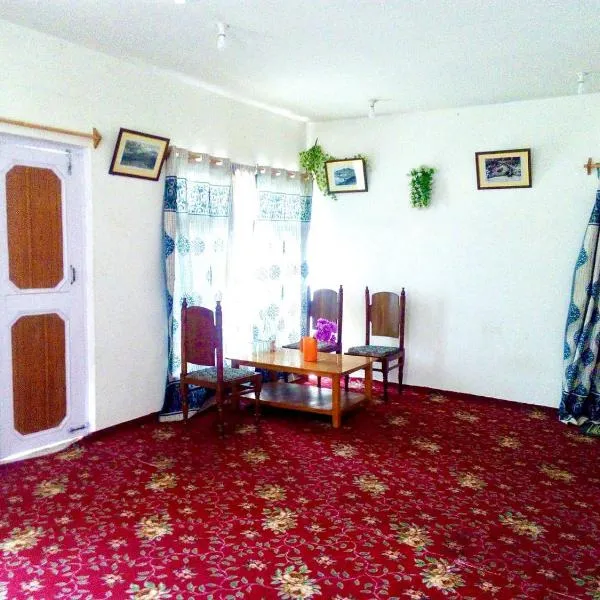 New World Guest House: Srinagar şehrinde bir otel