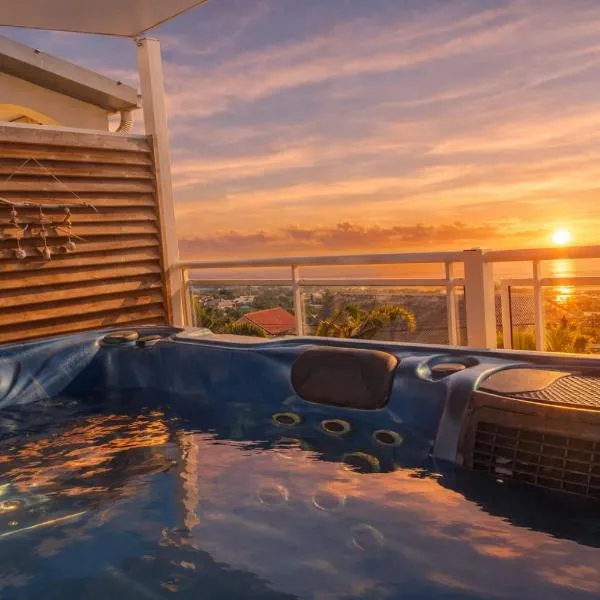 Spa Rooftop & Piscine chauffée- Villa des 4 Sens vue Océan, hôtel à Le Tampon