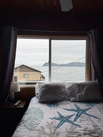 Curley's Resort & Dive Center, Hotel in Sekiu