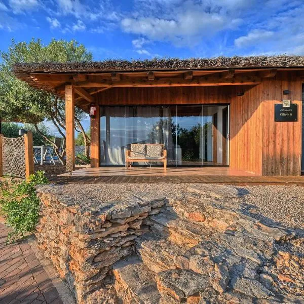 Golden Haven Luxe Bungalow Resort، فندق في مورتير