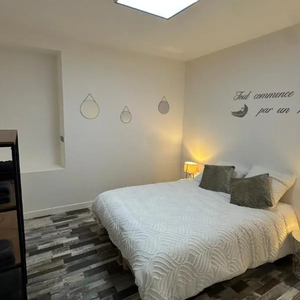 Maison cosy proche Aéroport de Nantes, hotel u gradu 'Saint-Aignan-Grand-Lieu'