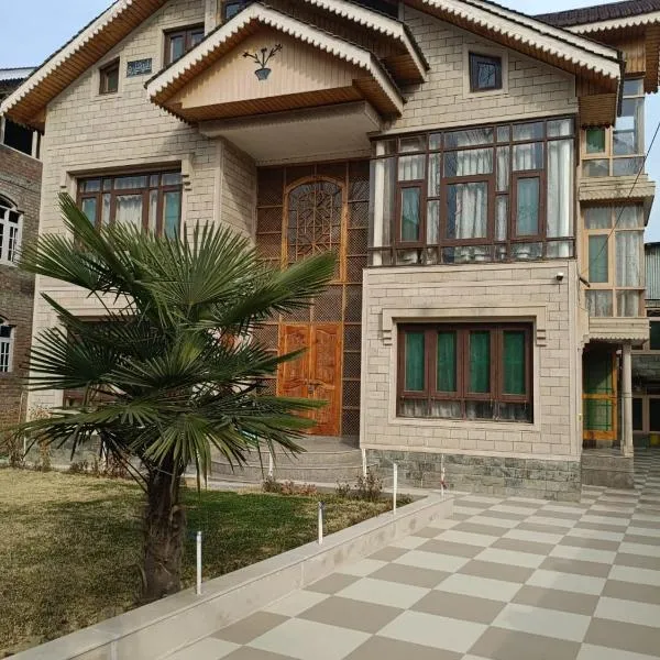 p&q's guest house, hotel di Srinagar