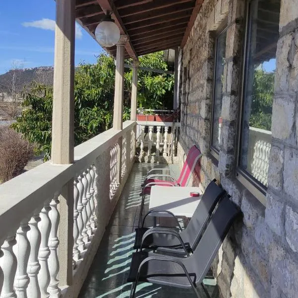 Woodpecker Backpacker Hostel & Tours, Hotel in Herceg Novi