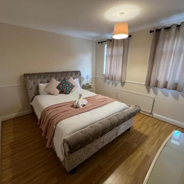 Super King Bed Suite, Executive office, fast WiFi, free parking, khách sạn ở St Ives