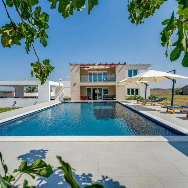 Villa Kotari in Zemunik Gornji - Haus für 10-12 Personen, hotel v mestu Simurina